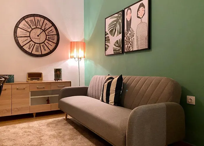 Oasis Garden Apartment